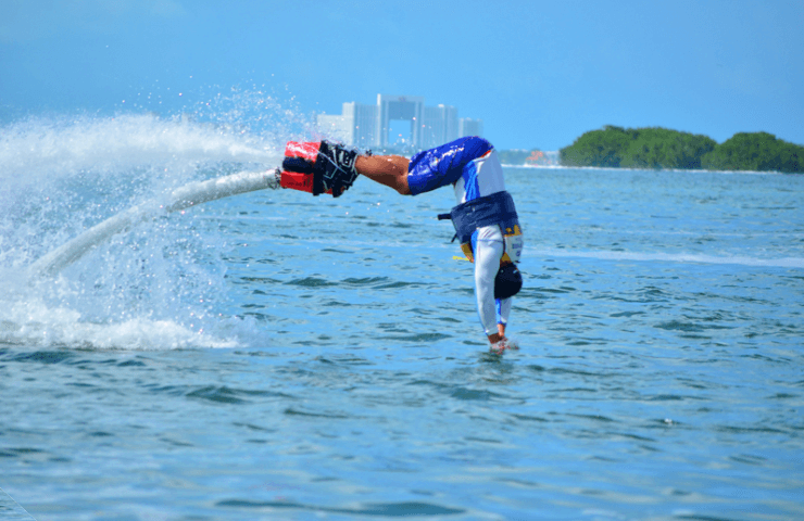 Flyboard vuela por propulsión a chorro